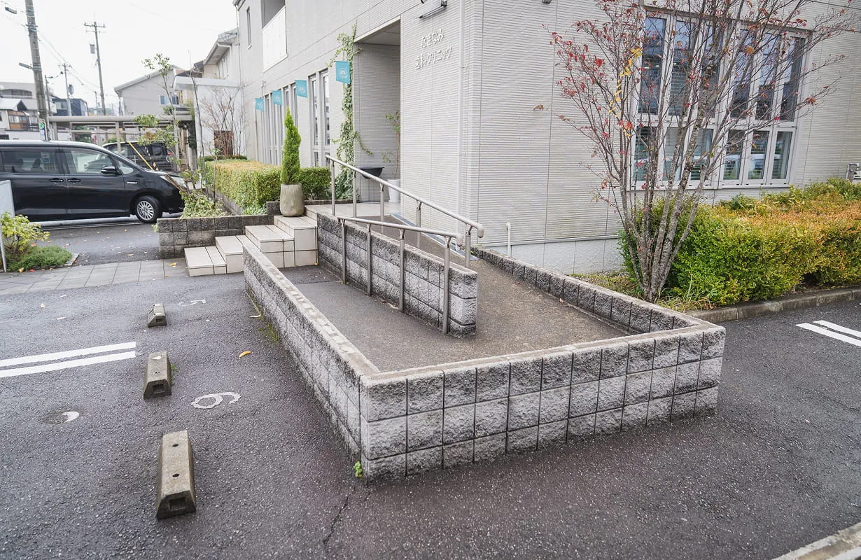 入り口はスロープです
